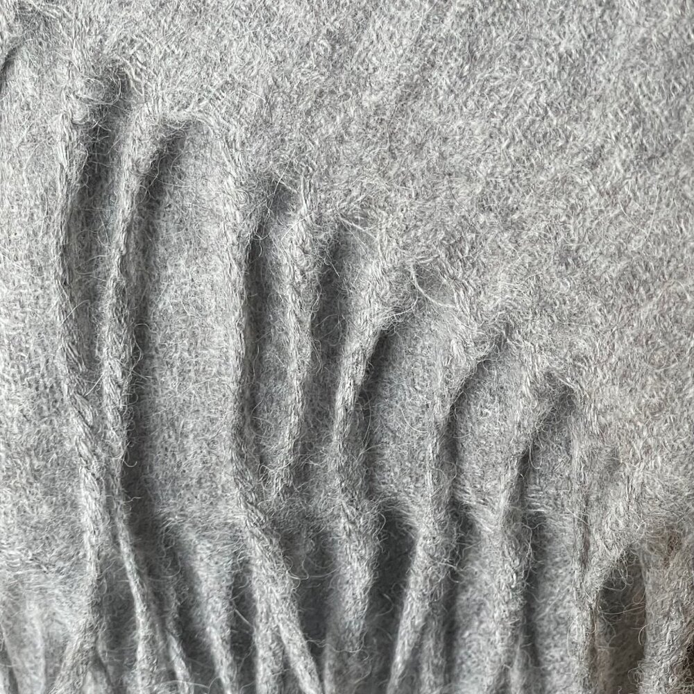 ARTZNL 100% Baby Alpaca Throw Blanket Heather Gray Large 71x51 Soft Lightweight - Picture 6 of 10